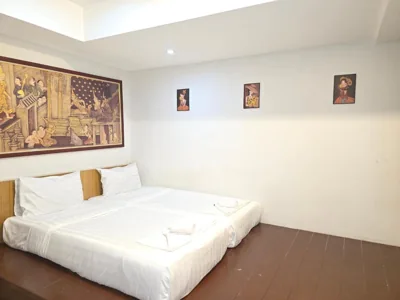 Standard Twin Room — Le Moon